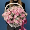 25 кустовых пионовидных роз Кэнди Флоу  в корзине